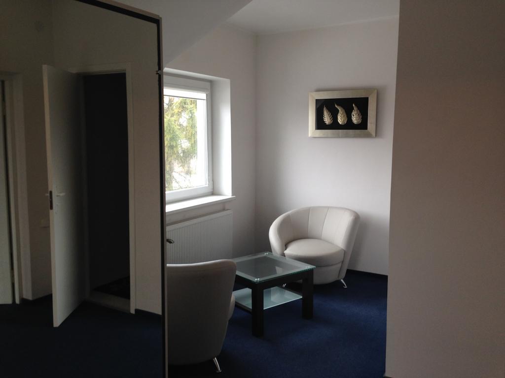 Luka Hotel Marijampole Room photo
